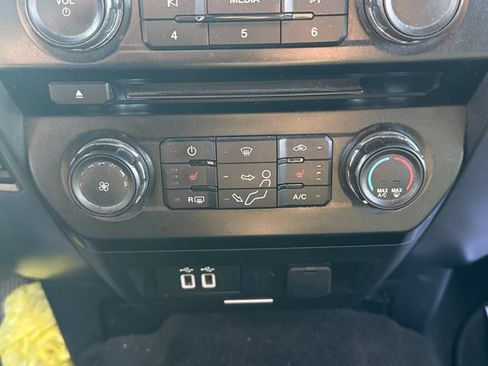 Used 2017 Ford F250 XLT w/ XLT Premium Package AWD/4WD image 21