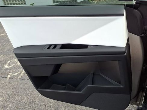 Used 2024 Tesla Cybertruck AWD Crew Cab image 17