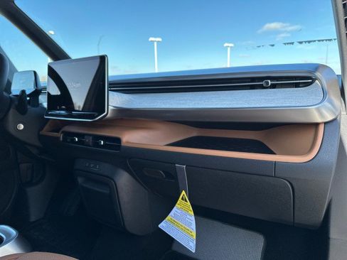 New 2025 Volkswagen ID. Buzz Pro S image 47