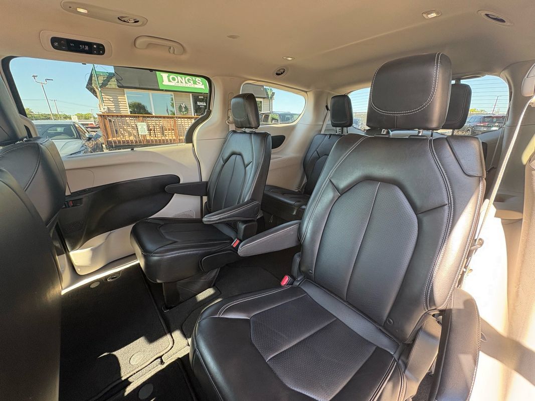 Used 2024 Chrysler Pacifica Touring-L FWD image 28