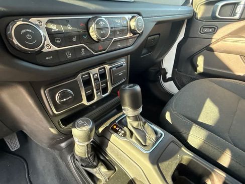 Used 2026 Jeep Wrangler Unlimited Sahara AWD/4WD image 19