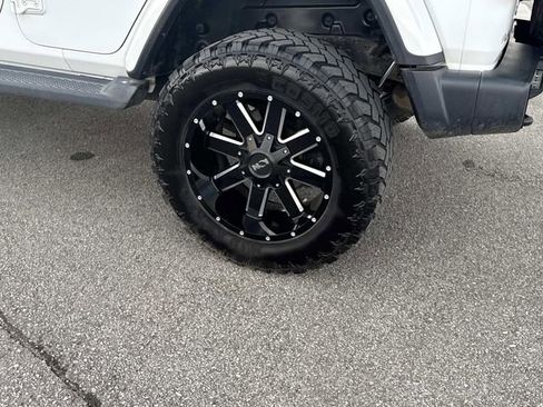 Used 2018 Jeep Wrangler Unlimited Sahara w/ Uconnect 4C Nav & Sound Group image 14