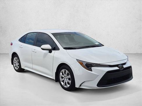 Used 2026 Toyota Corolla LE FWD image 3