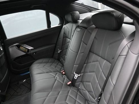 New 2025 BMW 750e xDrive w/ Premium Package image 14