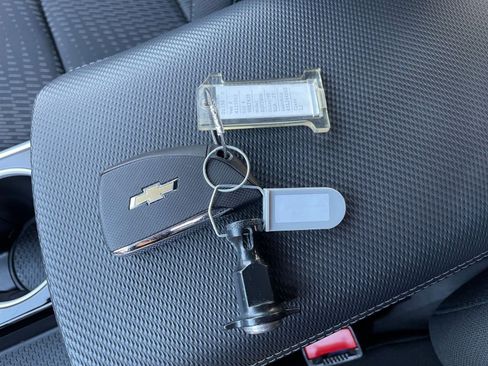 Used 2025 Chevrolet Equinox LT image 18