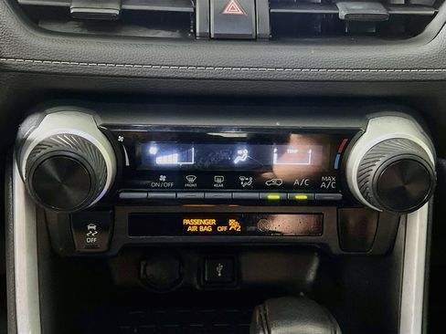 Used 2021 Toyota RAV4 LE FWD image 25
