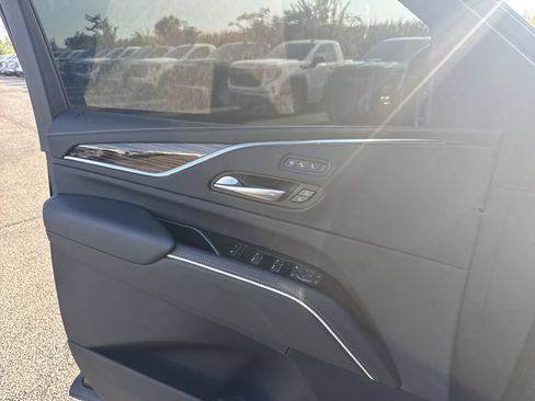 Certified 2024 Cadillac Escalade Premium Luxury AWD/4WD image 29