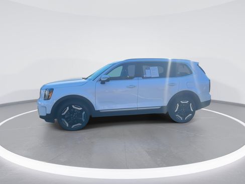 Used 2024 Kia Telluride EX w/ EX Captain's Chair Package image 6