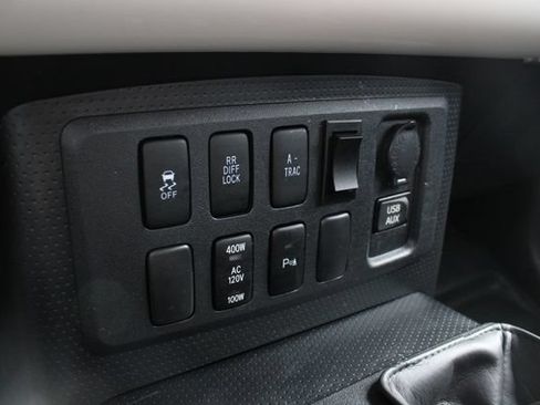 Used 2013 Toyota FJ Cruiser 4WD w/ Upgrade Pkg image 15