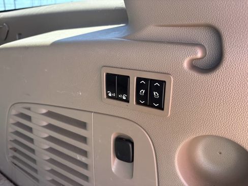 Used 2015 GMC Yukon XL SLT w/ Open Road Package AWD/4WD image 13