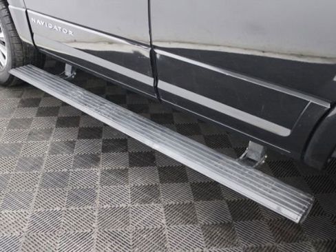 Used 2015 Lincoln Navigator 2WD image 9