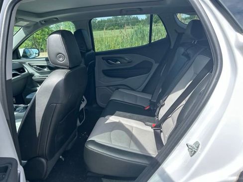 Used 2022 GMC Terrain SLT w/ Tech Package FWD image 6