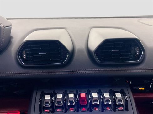 Used 2020 Lamborghini Huracan EVO image 26