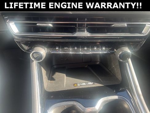 Used 2025 Chevrolet Traverse LT image 25