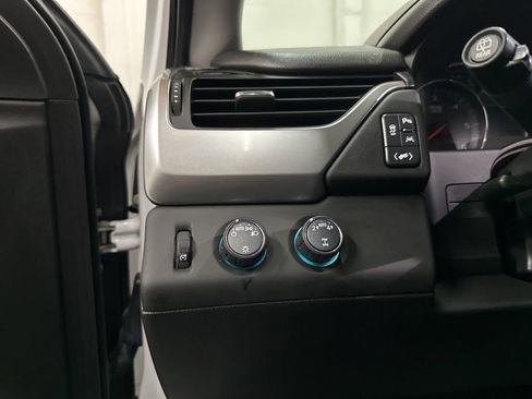 Used 2018 Chevrolet Tahoe LT AWD/4WD image 37
