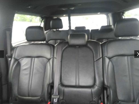 Used 2024 Jeep Wagoneer L Series II RWD image 5