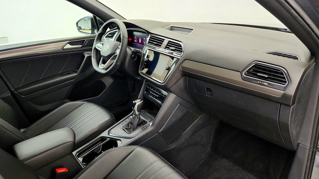 Used 2023 Volkswagen Tiguan SE R-Line FWD image 23