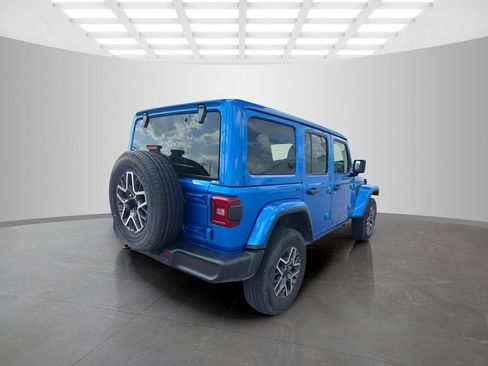 Used 2025 Jeep Wrangler Unlimited Sahara AWD/4WD image 4