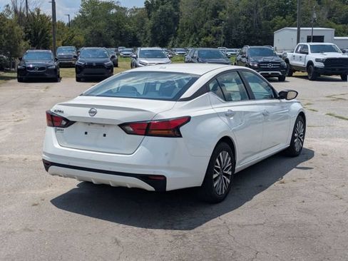 Used 2025 Nissan Altima 2.5 SV FWD image 3
