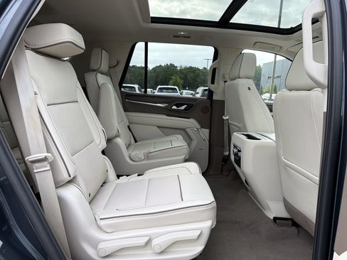 Used 2021 GMC Yukon Denali w/ Denali Premium Package AWD/4WD image 13