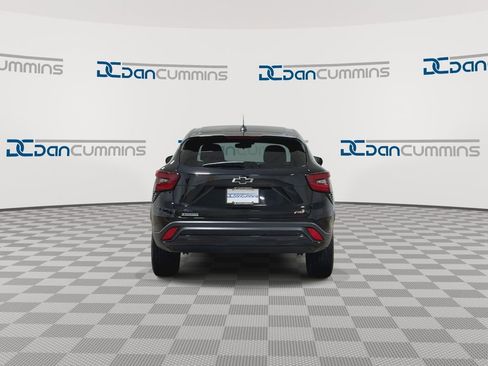 Used 2024 Chevrolet Trax RS FWD image 7