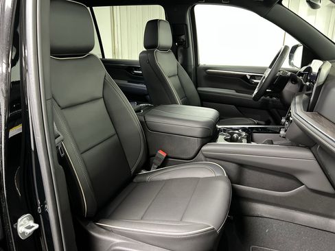 New 2025 Chevrolet Suburban Premier image 63