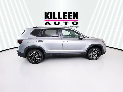 New 2026 Volkswagen Taos SE image 8