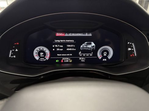 Used 2022 Audi Q8 Premium image 10