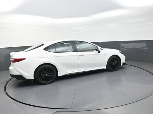 Used 2025 Toyota Camry SE w/ Convenience Package image 21