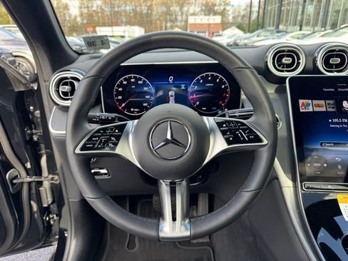 Used 2025 Mercedes-Benz GLC 300 4MATIC image 15