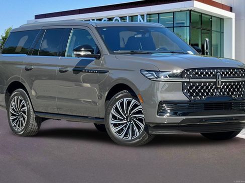Used 2025 Lincoln Navigator Black Label AWD/4WD image 2
