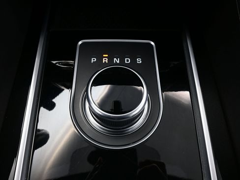 Used 2017 Jaguar F-PACE Premium image 22