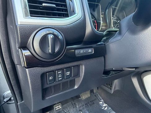 Used 2017 Nissan Titan S AWD/4WD image 25