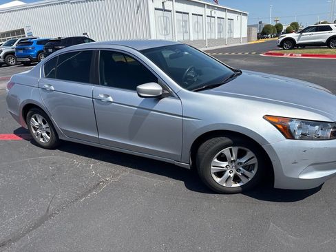 Used 2009 Honda Accord LX-P image 2