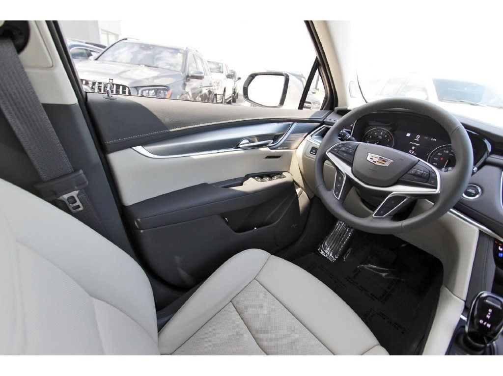 Used 2026 Cadillac XT5 Premium Luxury w/ Driver Assist Package FWD image 8