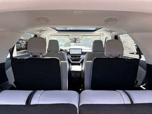 New 2026 Ford Explorer Active w/ Active Comfort Package image 33