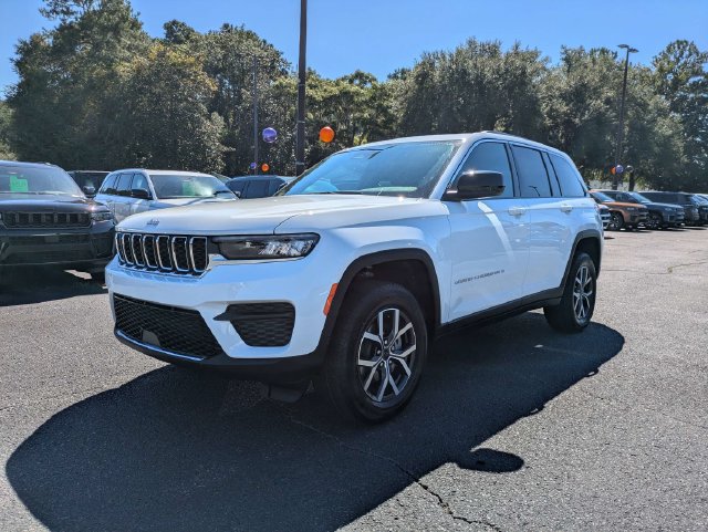 New 2027 Jeep Grand Cherokee Laredo X RWD image 8