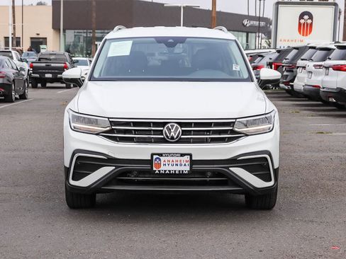 Used 2022 Volkswagen Tiguan SE image 2
