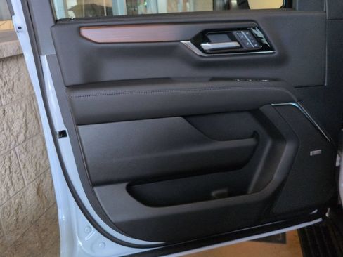 New 2026 GMC Yukon Denali w/ Denali Reserve Package AWD/4WD image 18