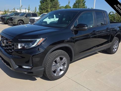 Used 2025 Honda Ridgeline TrailSport image 1