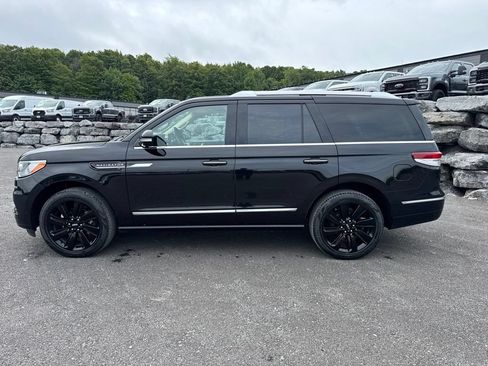 Used 2023 Lincoln Navigator Reserve w/ Equipment Group 201A AWD/4WD image 2