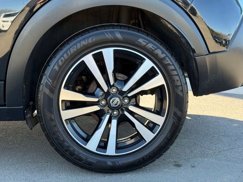 Used 2020 Nissan Kicks SV image 11