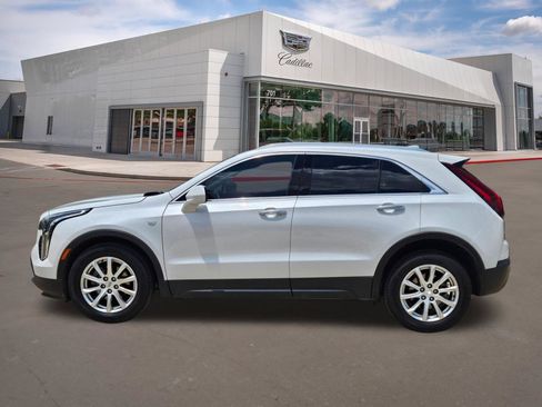 Used 2023 Cadillac XT4 Luxury w/ Cold Weather Package FWD image 3