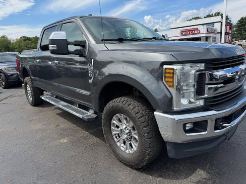 Used 2018 Ford F250 XLT w/ XLT Premium Package AWD/4WD image 12