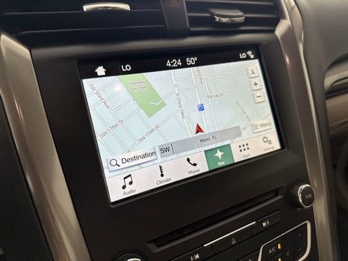 Used 2018 Ford Fusion SE w/ Fusion SE Technology Package image 22