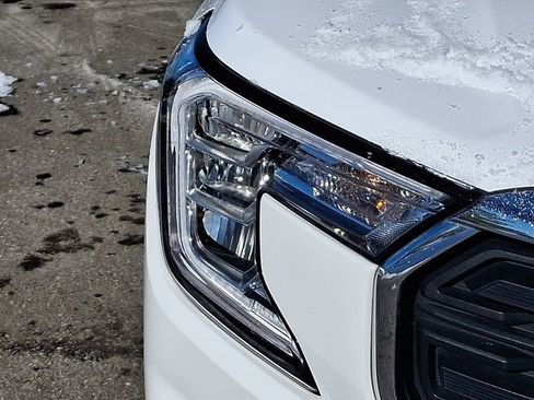 Used 2024 GMC Terrain SLE image 13