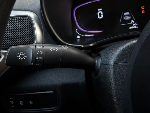 Used 2025 Kia Soul LX w/ LX Technology Package FWD image 32