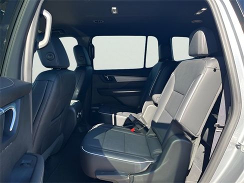 Used 2025 Buick Enclave Preferred image 32