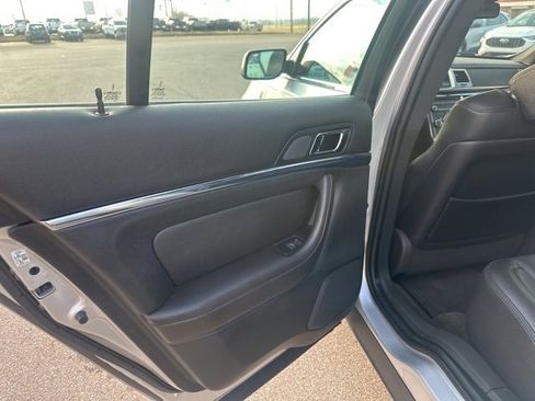 Used 2011 Lincoln MKS image 21