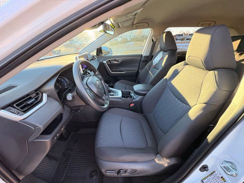 Used 2025 Toyota RAV4 XLE image 10
